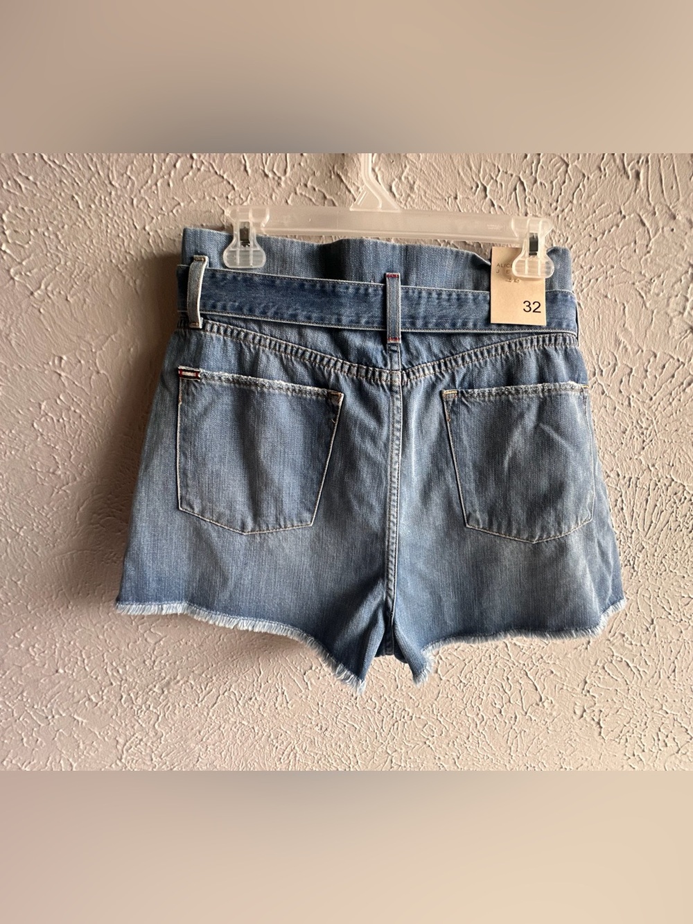 Alice + Olivia Paperbag Denim Shorts High Waist Belted
Distressed Sz 32 NWT - Picture 3 of 16
